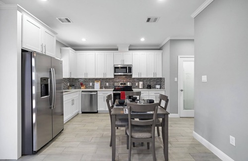 Southeast Houston House | Gated I 2.5 Bath + Laundry I Near NRG + Medical Center + HOU airport
