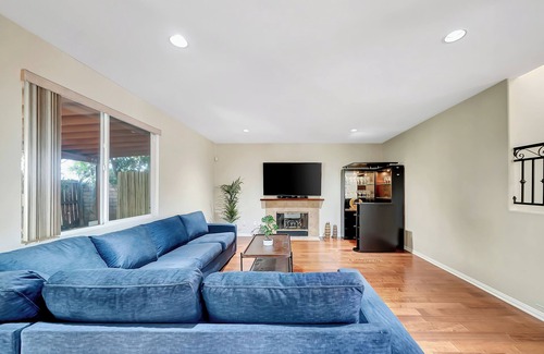 Tarzana House | Gated King-Suite Villa W Pool Table & Fireplace!
