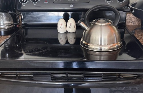 Perris House | Gated Lake Mathews Retreat – Stunning Views, Modern Comforts. FULLY FURNISHED.