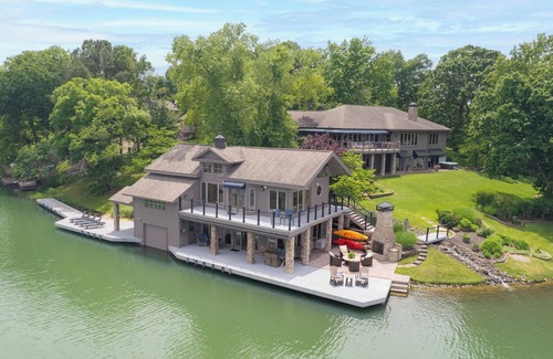 Bella Vista House | Gated lakefront retreat right on the lake, hot tub, kayak, pool table, luxury,