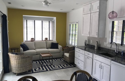 The Pines House | GATED LAKESIDE ESTATE DNTWN - HUGE POOL/YARD/POOL HOUSE - 2 BLKS @ OCEAN/BRDWLK!