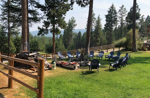Somers Cottage | Gated Luxury Lodge 2 Bedroom 2 Bath 4 Beds Fireplace Sleep6 Lake View EV Charger