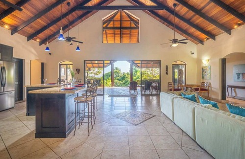 Playa Tortuga House | Gated Luxury-Sleeps 13-Ojochal-Near to beaches