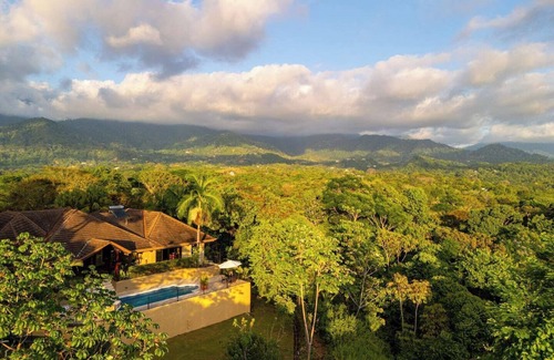 Playa Tortuga House | Gated Luxury-Sleeps 13-Ojochal-Near to beaches