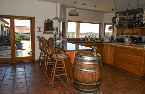 Soledad House | Gated Mediterranean villa surrounded by vineyards near Pinnacles National Park.
