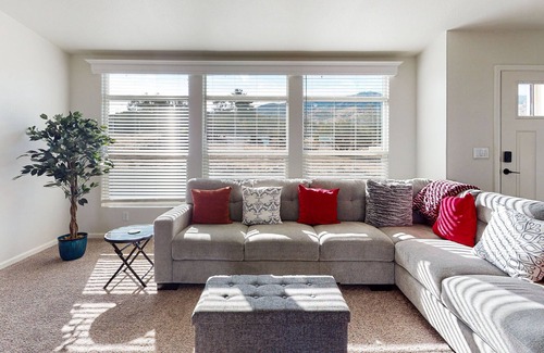 Pinon Hills House | Gated Mtn-View Home with Private Six-Person Hot Tub & Sauna - Dog-Friendly