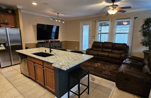 Sanford House | Gated, quiet 3 bdrm 3 bath townhome at Sanford, Heathrow & Lake Mary junction.