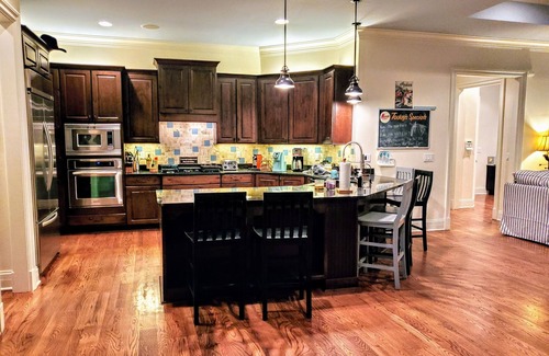 Reynolds Landing House | Gated Reynolds Direct Lake & Golf Front home. Large private Dock. Wide water.