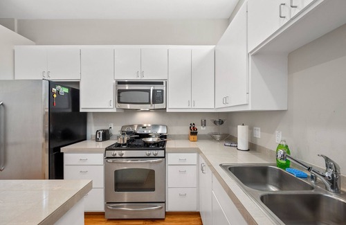 Woodlake - Briar Meadow House | Gated Townhouse 2BR/2BA near Galleria & Downtown