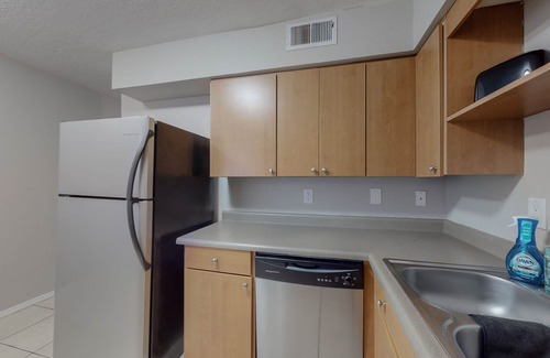 Uptown Condo | Gated Uptown Condo, 2bd/1ba, KING bed added