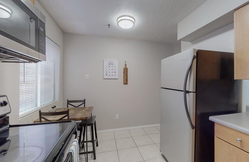 Uptown Condo | Gated Uptown Condo, 2bd/1ba, KING bed added