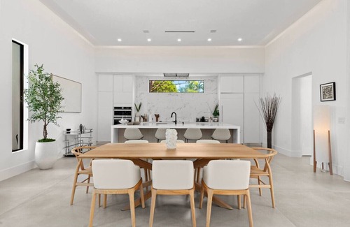 Olympia Heights House | Gated Villa | Pool/Spa, Bball & Ping Pong