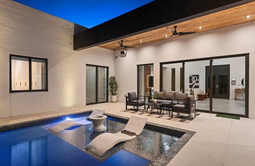 Olympia Heights House | Gated Villa | Pool/Spa, Bball & Ping Pong