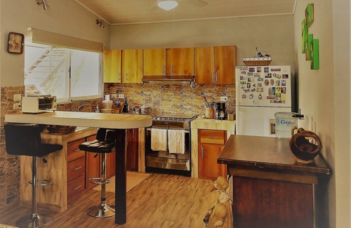 San Isidro de Grecia House | Gated, Year round springon Poas Mountain, new American owned nature lodge