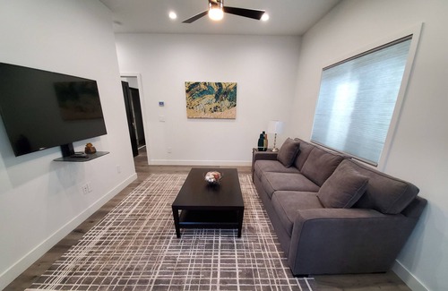 Reseda Apartment | Gated1BD/1BTH Unit/Queen Bed/Queen Sofa Bed/Parking/EV Charger