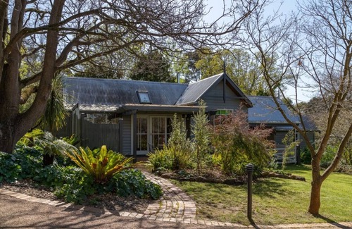 Rhyll Cabin | Gatehouse Cottage at Oaktree Lodge
