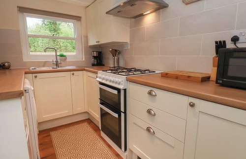 Easington Cottage | GATEKEEPERS, pet friendly, with hot tub in Easington