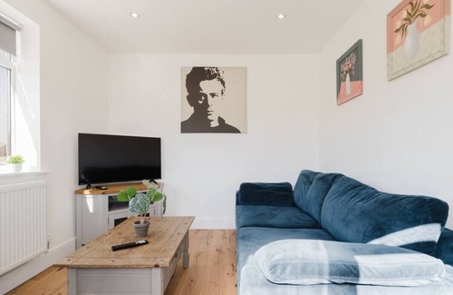 Cropthorne House | Gatekeepers Cottage - 4 Bed Rural Escape