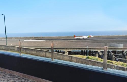 Machico House | GATEONE AL Airport View House