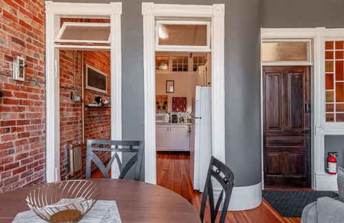 Stratford Apartment | Gateway Inn: Cora's Loft