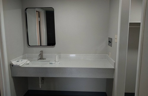 Graham Hotel | Gateway Inn