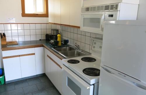 East Kootenay Hotel | Gateway Motel