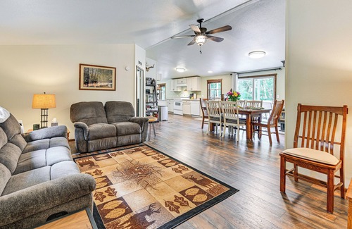 Packwood House | Gateway to Mt Rainier: Riverfront Haven w/Hot Tub