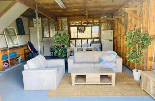 San Remo House | Gateway to Phillip Island Pet Friendly, Free WIFI, Walk to Shops & Beaches
