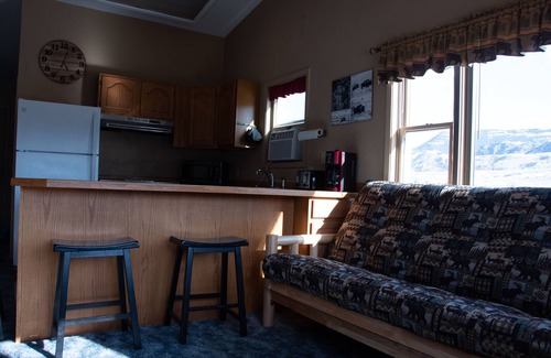 Wapiti Ski Chalet | Gateway to Shoshone & Yellowstone