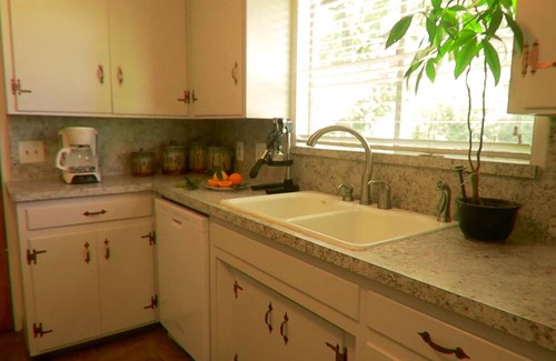 Visalia House | Gateway to the Sierras
