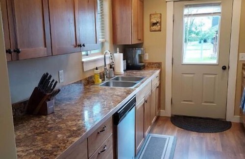 Helena House | Gateway to the valley, the ideal place to call home in Helena book year round!