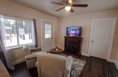 Kila House | "Gateway to the Woods" Ground level unit w/ large deck nestled in the trees
