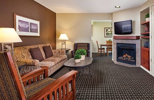 Bass Lake Resort | Gateway to Yosemite!