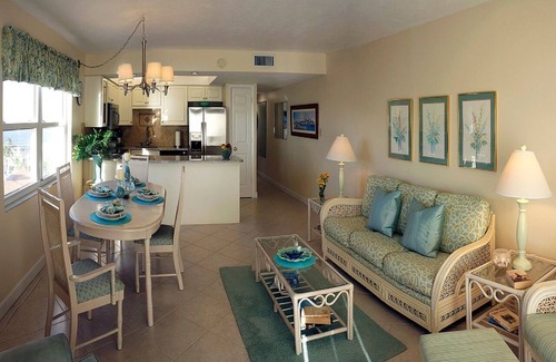 Fort Myers Beach Condo | Gateway villas, north end,fab views, easy on/off bridge,WALK TO MARGARITAVILLE