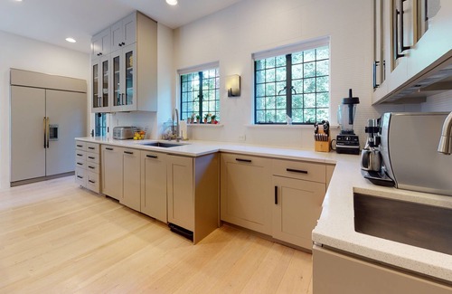 Rye House | Gather the Family - Resort Style Retreat w/private Pool & Beach/Boating access