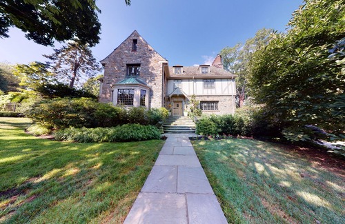 Rye House | Gather the Family - Resort Style Retreat w/private Pool & Beach/Boating access