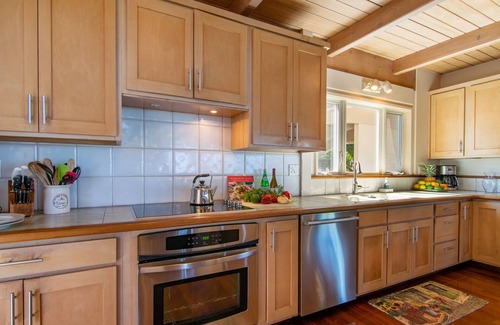 Pauwela House | Gather with Family or Friends at a Gorgeous Estate. Pool, Views - Permitted