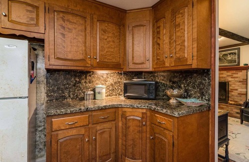 Bethlehem House | Gather your family at this country estate
