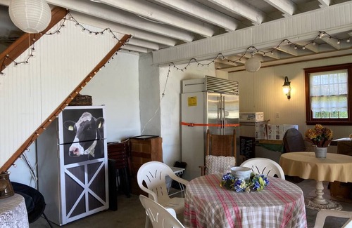 Bethlehem House | Gather your family at this country estate