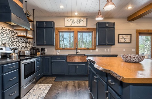 Oakland House | Gathering Place: Lakefront w. boat slip | Dog friendly | Hot tub | Fire pit