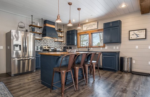 Oakland House | Gathering Place: Lakefront w. boat slip | Dog friendly | Hot tub | Fire pit