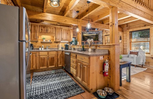 Gatlinburg Cabin | Gatlin Cove Retreat! Pet Friendly cabin w/HotTub & Game Room!