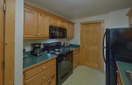 Black Bear Falls Cabin | Gatlin Lodge 3 Miles to Downtown Gatlinburg