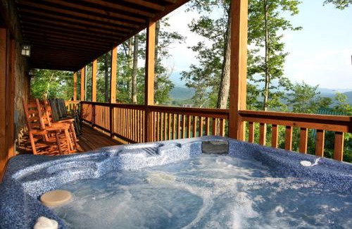 Black Bear Falls House | Gatlinburg Getaway