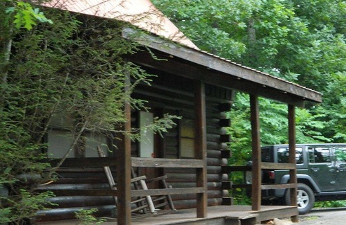 Pittman Center Cabin | Gatlinburg Log Cabin for Honeymooners or Just A Well Deserved Getaway