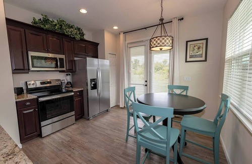 Oviedo Cottage | Gator Cove: Quaint 2-bedroom, 1-bath cottage, sleeps 4. Great for a peaceful retreat.