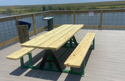 Chauvin House | Gator Den - Camp on the water with an amazing view!