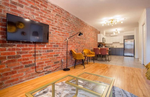 Plateau Mont Royal Condo | Gatsby/Rooftop/Terraces/Plateau/St-Denis/AC/TV
