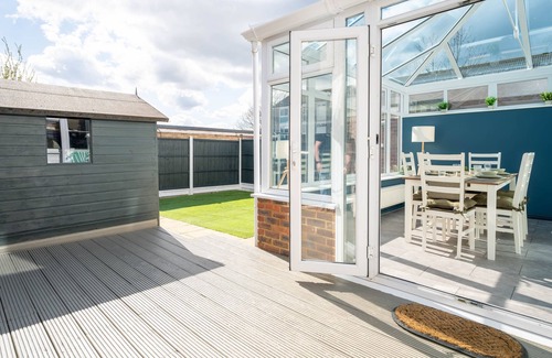 Horley House | Gatwick Place | 4BR House | Large Driveway