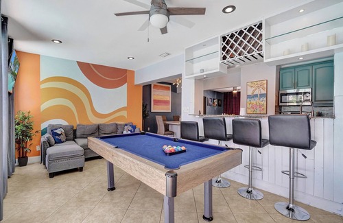 North Corals House | GAY mens heated pool guesthouse/clothing optional w/game room 10min from Wilton